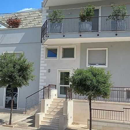Central Apartment Con Tre Camere Da Letto Locorotondo Esterno foto