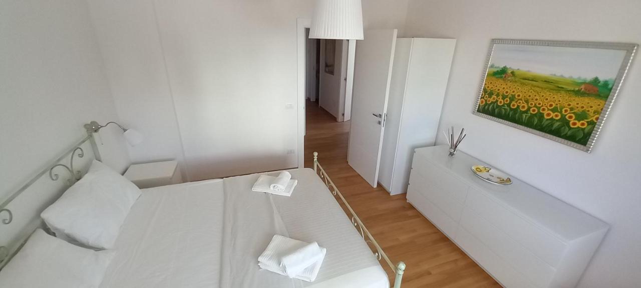 Central Apartment Con Tre Camere Da Letto Locorotondo Esterno foto